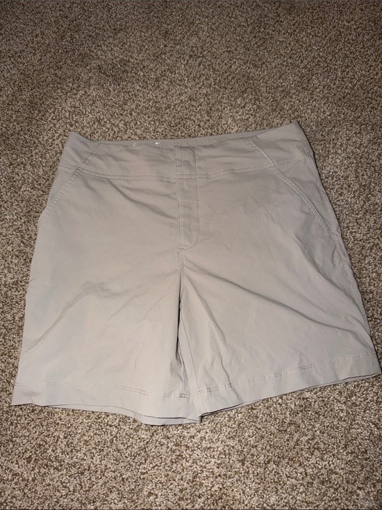 Columbia Pants - Columbia Women's Light Beige Outdoor Shorts Size 4